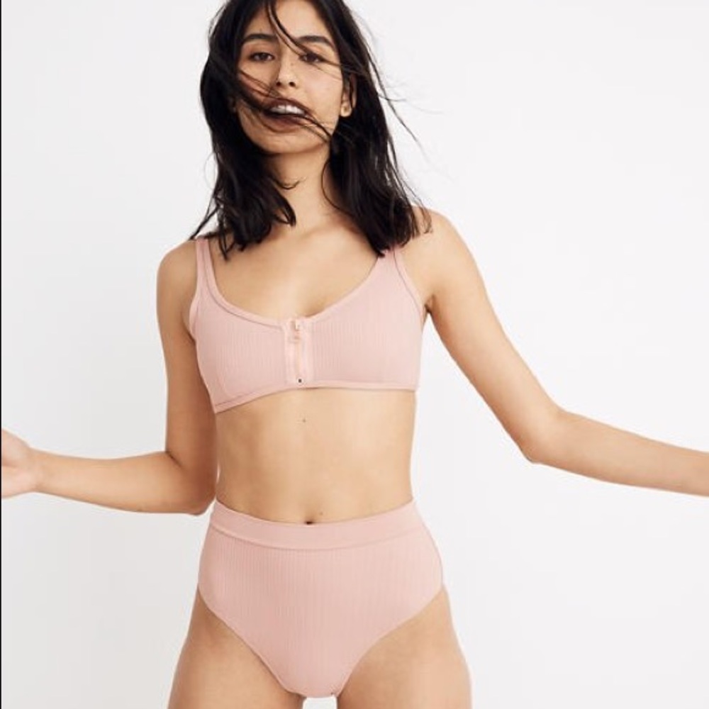 Tavik Reesa & Pernille Bikini in DRSE